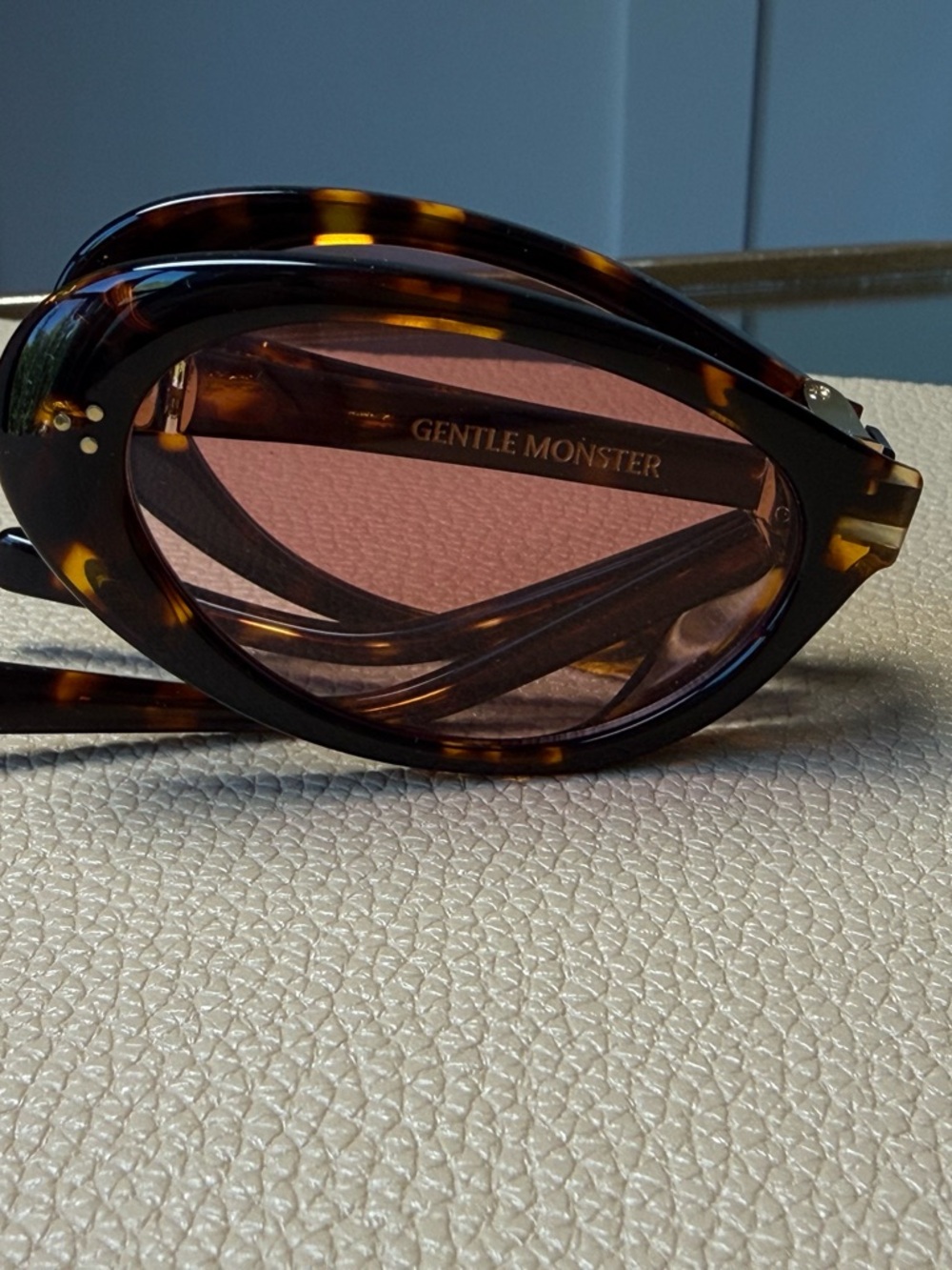 GENTLE MONSTER Tortoiseshell Frame Sunglasses with Pink Lenses
